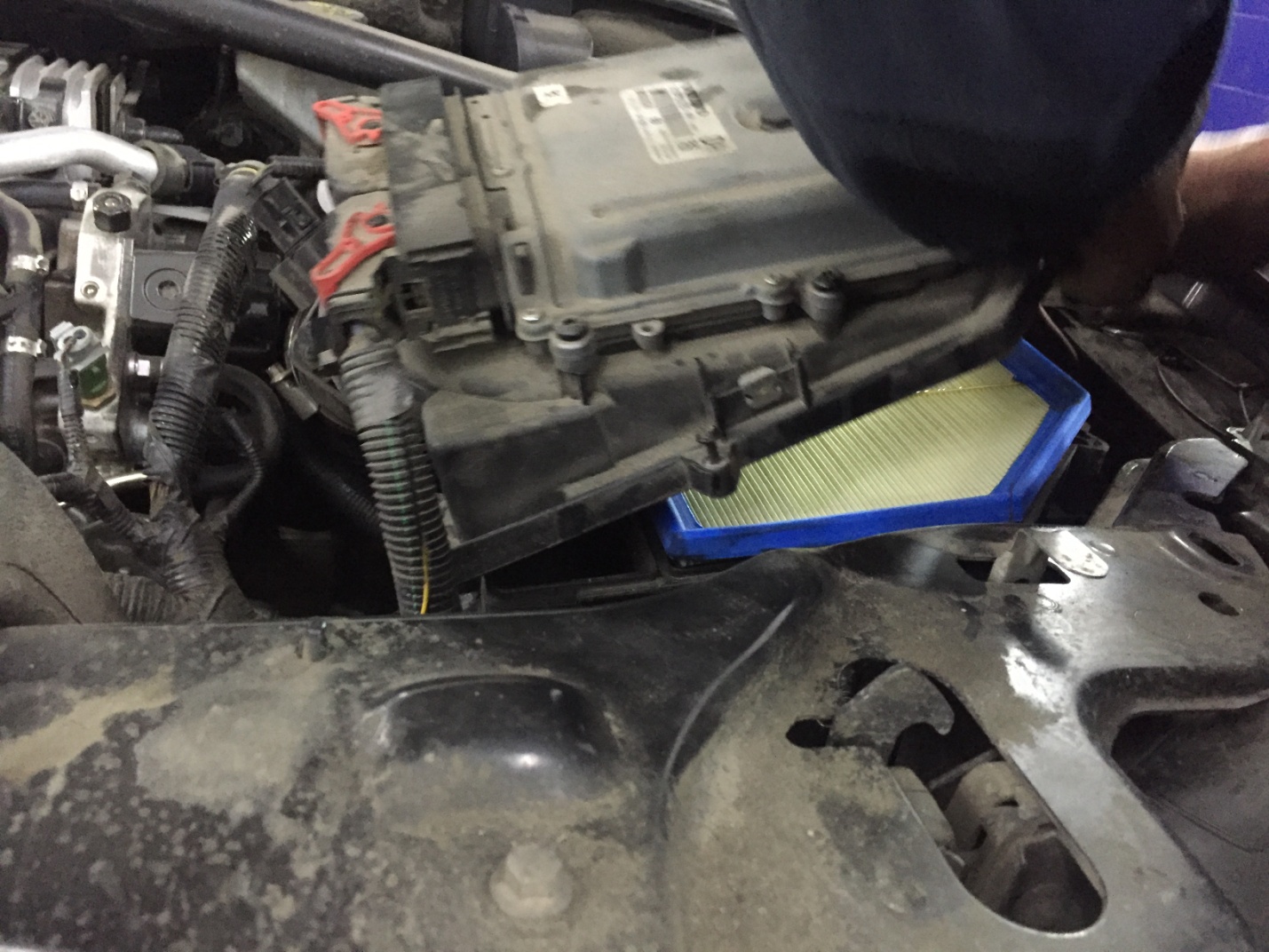 Замена воздушного фильтра Вольво